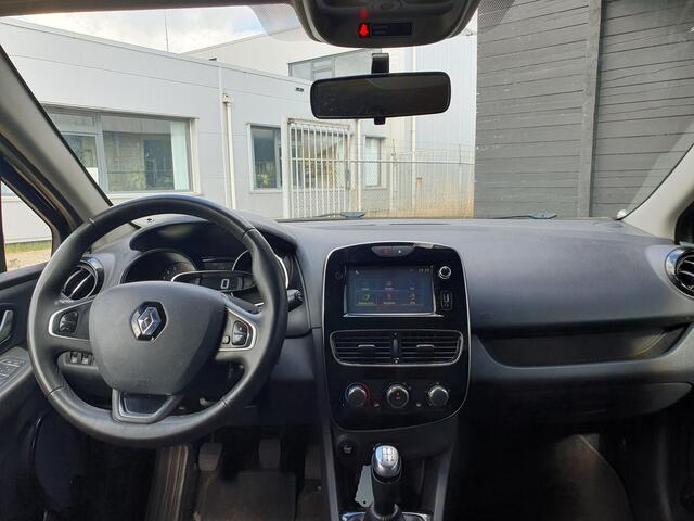 Renault CLIO Estate 0.9 TCe Limited 90PK | Nette Staat | NL AUTO | NIEUWE APK | Airco | Parkeersensoren | Navigatie | Cruise Control | Armsteun | Keyless Entry | Keyless Start | Lederen Stuurwiel | Led dagrijverlichting | Lichtmetalen Velgen | Mistlampen |