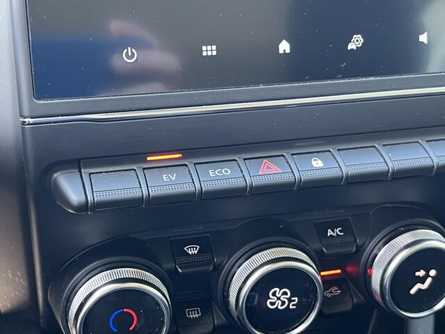 Renault CLIO 1.6 E-Tech Hybrid 140PK Dealer onderhouden / Automaat / AppleCarplay - Android Auto / PDC.Achter / Cruise / Navi / 2e Paasdag open 09.00-17.00 uur