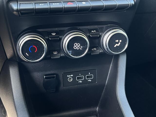 Renault CLIO 1.6 E-Tech Hybrid 140PK Dealer onderhouden / Automaat / AppleCarplay - Android Auto / PDC.Achter / Cruise / Navi / 2e Paasdag open 09.00-17.00 uur