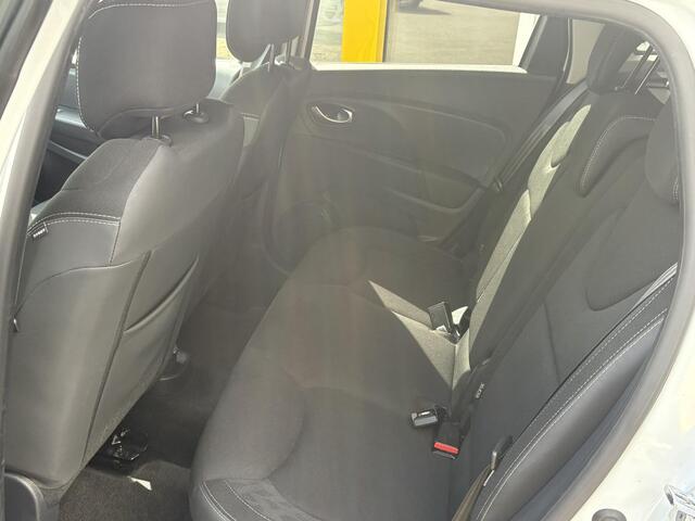 Renault CLIO Estate 0.9 TCe Limited | NAP | Navigatie | DAB | Parkeersensoren | Cruise Control | Airco | Key-less |