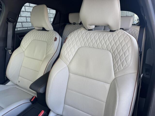 Renault CLIO 1.6 E-Tech Hybrid 140 Initiale Paris | Afneembare Trekhaak | Apple CarPlay + Android Auto | Achteruitrijcamera | Stoel + Stuurverwarming |