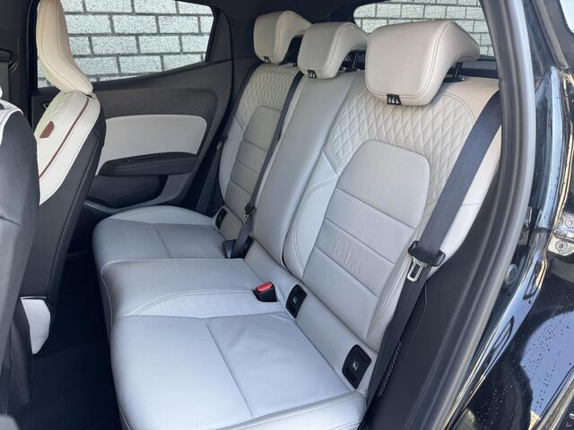 Renault CLIO 1.6 E-Tech Hybrid 140 Initiale Paris | Afneembare Trekhaak | Apple CarPlay + Android Auto | Achteruitrijcamera | Stoel + Stuurverwarming |