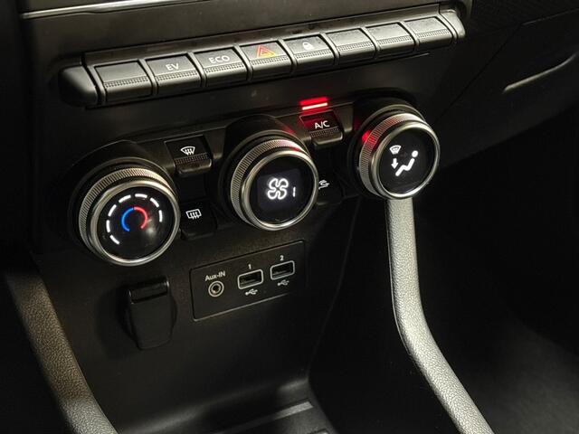 Renault CLIO 1.6 E-Tech Hybrid 140 Sport 140Pk Automaat (VIRTUAL COCKPIT, APPLE CARPLAY, GROOT NAVI, LM VELGEN, GETINT GLAS, SPORTSTOELEN, PARKEERSENSOREN, CRUISE, NIEUWE APK, NIEUWSTAAT)