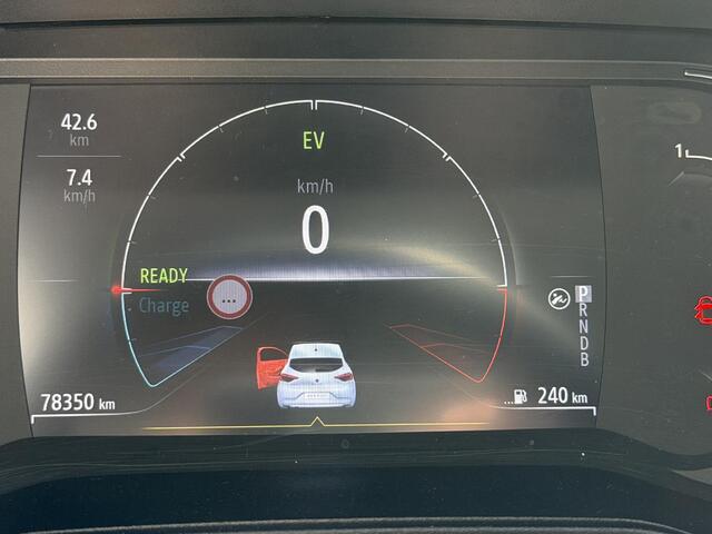 Renault CLIO 1.6 E-Tech Hybrid 140 Business Zen / Airco / Stoelverwarming / Navigatie / Sensoren V+A / Carplay / Cruise Controle