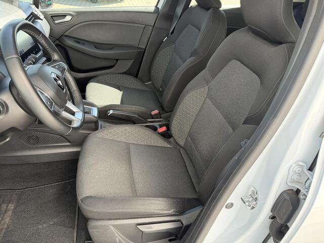 Renault CLIO 1.6 E-Tech Hybrid 140 Business Zen / Airco / Stoelverwarming / Navigatie / Sensoren V+A / Carplay / Cruise Controle