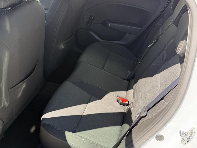 Renault CLIO 1.6 E-Tech Hybrid 140 Business Zen / Airco / Stoelverwarming / Navigatie / Sensoren V+A / Carplay / Cruise Controle