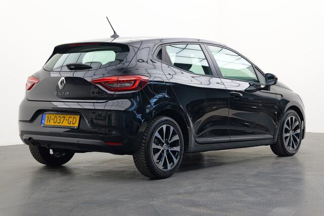 Renault CLIO 1.0 TCe Zen Technisch helemaal in orde, geleverd met nieuw onderhoud. Exterieur lichte plekjes, bij interesse kunt u langskomen en staat de koffie klaar!