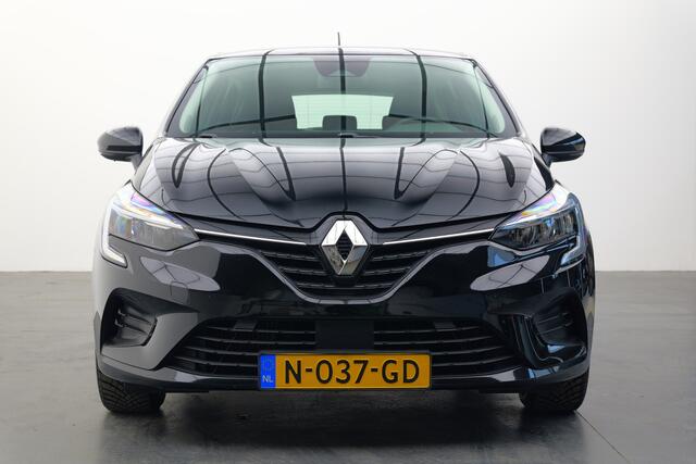 Renault CLIO 1.0 TCe Zen Technisch helemaal in orde, geleverd met nieuw onderhoud. Exterieur lichte plekjes, bij interesse kunt u langskomen en staat de koffie klaar!