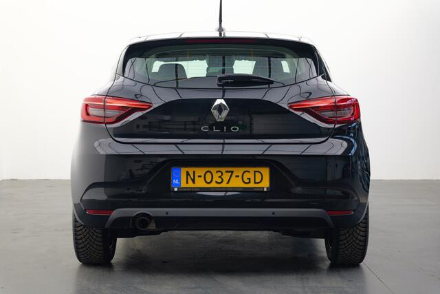 Renault CLIO 1.0 TCe Zen Technisch helemaal in orde, geleverd met nieuw onderhoud. Exterieur lichte plekjes, bij interesse kunt u langskomen en staat de koffie klaar!