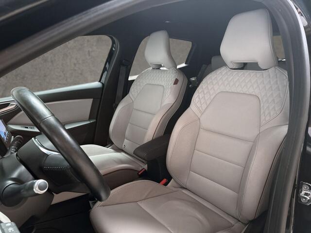 Renault CLIO 1.0 TCe Initiale Paris (VIRTUAL COCKPIT, APPLE CARPLAY, GROOT NAVI, LEDER, STUUR/STOELVERWARMING, CAMERA, SPORTSTOELEN, KEYLESS, GETINT GLAS, LM VELGEN, ZWART HEMEL, NIEUWSTAAT)