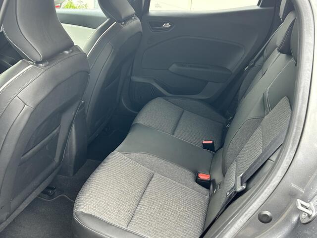 Renault CLIO 1.6 E-Tech Hybrid 145 Techno | Navigatie | Camera | Verwarmbare voorstoelen & Stuurwiel | Climate Control |