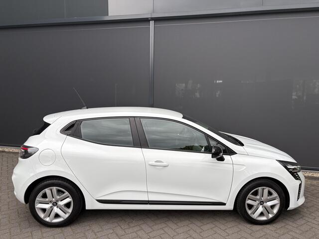 Renault CLIO 1.0 TCe ECO-G 100 evolution Airco - Navigatiesysteem - Parkeersensor achter - Radio - Cruise control - Bluetooth - Stuur multifunctioneel - Led verlichting - Centrale vergrendeling met afstandsbediening - Elektrische ramen