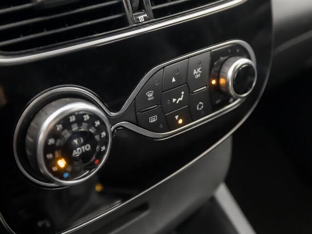Renault CLIO Estate 1.2 TCe Intens Automaat (NAVIGATIE, 1e EIGENAAR, BOSE AUDIO, CLIMATE, CAMERA, LEDER/ALCANTARA, SPORTSTOELEN, GETINT GLAS, LM VELGEN, CRUISE, NIEUWSTAAT)
