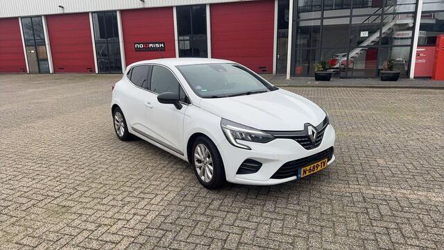 Renault CLIO 1.6 E-Tech Hybrid 140 Intens l CAMERA l PARKEERSENSOREN VOOR EN ACHTER | NAVIGATIE l BIJ ONS DEALER ONDERHOUDEN