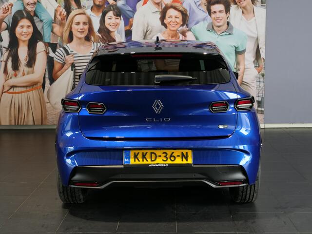 Renault CLIO 1.8 Hybrid 160 techno - DEMO! - Dodehoek - Stoelverwarming - Parkeerassistent - 360 Camera