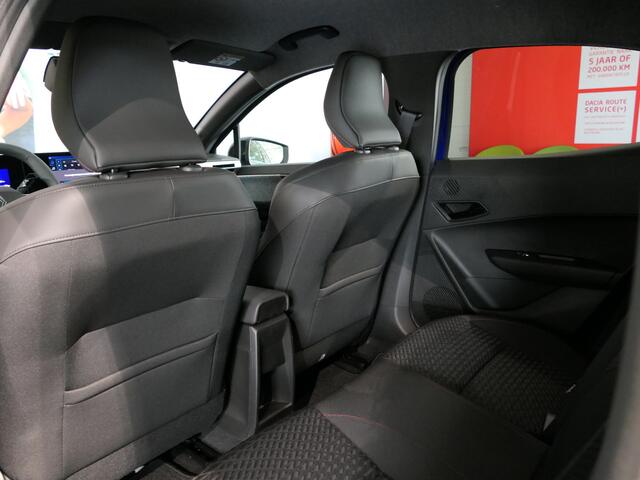 Renault CLIO 1.8 Hybrid 160 techno - DEMO! - Dodehoek - Stoelverwarming - Parkeerassistent - 360 Camera