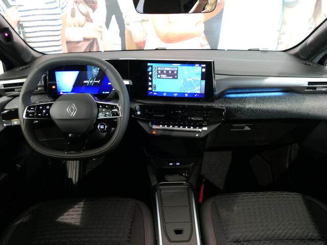 Renault CLIO 1.8 Hybrid 160 techno - DEMO! - Dodehoek - Stoelverwarming - Parkeerassistent - 360 Camera