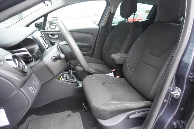 Renault CLIO 0.9 TCe Limited / Parkeersensoren achter / Navi / DAB+ / Airco / Cruise