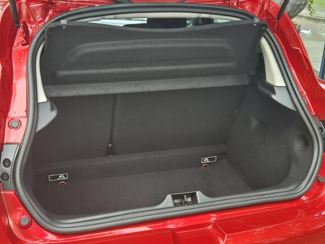 Renault CLIO 0.9 TCe Limited | Airco | Trekhaak | Navigatie | Cruise Control | Licht metalen velgen