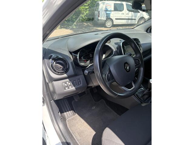 Renault CLIO Estate 0.9 TCe Limited Mooie complete auto met navigatie en cruise control en een trekhaak