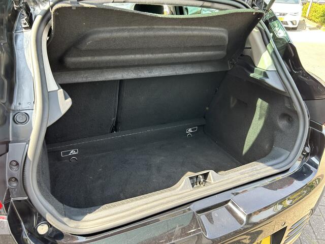 Renault CLIO 0.9 TCe Limited | PARKEERSENSOREN | NAVIGATIE | BLUETOOTH | AFNEEMBARE TREKHAAK |