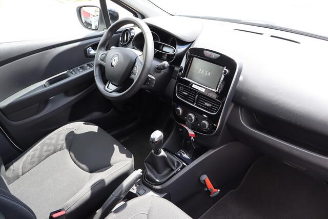 Renault CLIO Estate 0.9 TCe Limited Nederlandse auto! Navigatie/Parkeersensoren/Cruise control/Keyless/Bluetooth/Airco/Bass reflex audio/Elektrische ramen/Elektrisch verstelbare spiegels/16'' Lichtmetalen velgen.