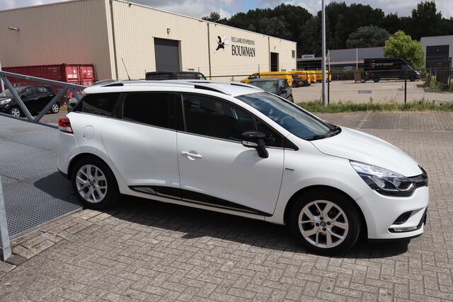 Renault CLIO Estate 0.9 TCe Limited Nederlandse auto! Navigatie/Parkeersensoren/Cruise control/Keyless/Bluetooth/Airco/Bass reflex audio/Elektrische ramen/Elektrisch verstelbare spiegels/16'' Lichtmetalen velgen.