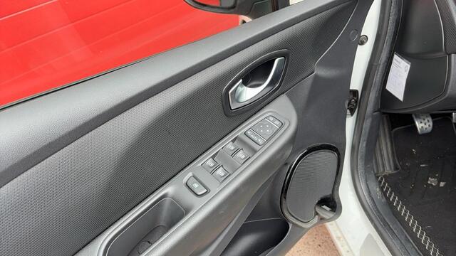 Renault CLIO Estate 0.9 TCe Bose FULL LED / KEYLESS / CAMERA / ANDROID AUTO / NAVI / CLIMA / PDC / BLUETOOTH / CRUISE / NL-AUTO