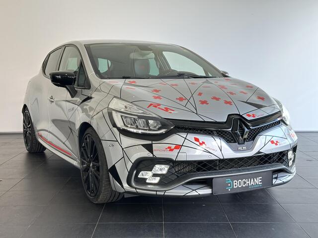 Renault CLIO 1.6 Turbo R.S. Trophy UNIEK! | ACHTERUITRIJCAMERA | STOELVERWARMING | AKRAPOVIC UITLAATSYSTEEM | BOSE AUDIOSYSTEEM |