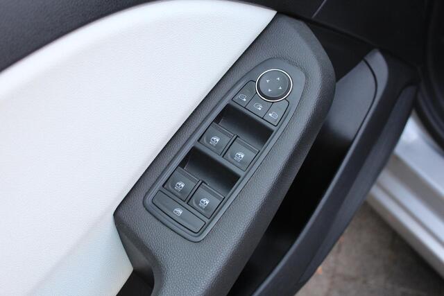 Renault CLIO 1.6 E-Tech Full Hybrid 145 techno