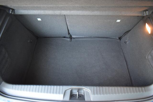 Renault CLIO 1.0 TCe Intens | Navigatie | Camera | Cruise + Climate Control | Sensoren Voor & Achter |