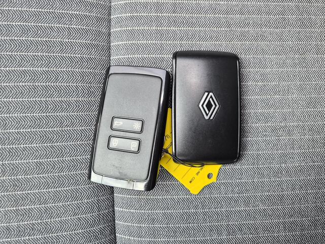 Renault CLIO 1.6 E-Tech Full Hybrid 145 techno / Fabrieksgarantie tot 09-2027 / All season banden / Stuur- & Stoelverwarming / Rondomzicht camera / Cruise control / Keyless Entry/Start / Draadloze telefoon lader / Keyless Entry/Start / Apple Carplay Android Auto /