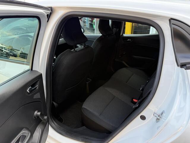 Renault CLIO 1.6 E-Tech Hybrid 140 Zen | Navigatie | Cruise Control | Parkeersensoren | LED | DAB | Lichtmetaal |