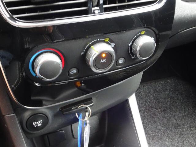 Renault CLIO 0.9 TCe Zen Airco, navigatie, cruise controle, parkeersensoren, enz.