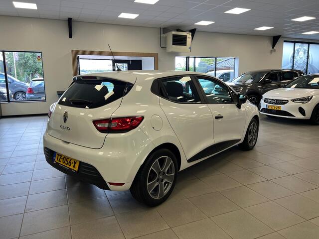 Renault CLIO 1.2 16V / 5-DEURS / NAVI / AIRCO /