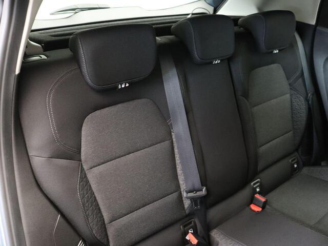 Renault CLIO 1.6 E-Tech Hybrid 140 Zen | Trekhaak | Stoelverwarming | Climate control | Cruise control | Parkeersensoren achter | Apple carplay/Android auto |