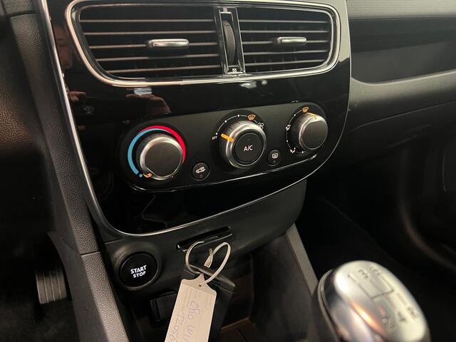 Renault CLIO 1.2 16V / 5-DEURS / NAVI / AIRCO /