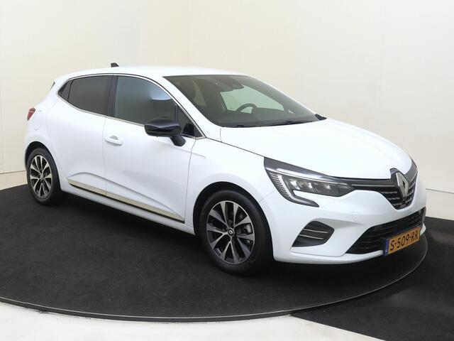 Renault CLIO 1.6 E-Tech Hybrid 145 Techno | Pack Advanced Safety | Apple Carplay/Android Auto | cruise control | electronic climate control | kunstlederen/stof bekleding | LED koplampen | lichtmetalen velgen 16" | navigatiesysteem | rijstrooksensor met correctie
