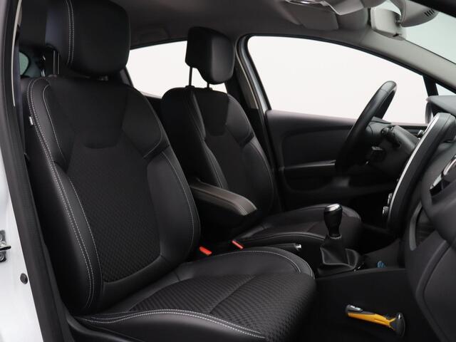 Renault CLIO TCe 90pk Intens | Uniek lage km stand | Dealer onderhouden | Climate control | Cruise control | Navigatie |