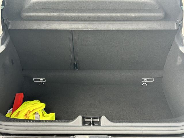 Renault CLIO 0.9 TCe Limited | Navigatie | Parkeersensoren Achter | Climate Control | Cruise Control |