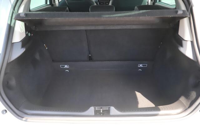 Renault CLIO 0.9 TCe Limited Trekhaak Navigatie Airco Cruise Control Bluetooth Donkere Ramen Parkeersensor
