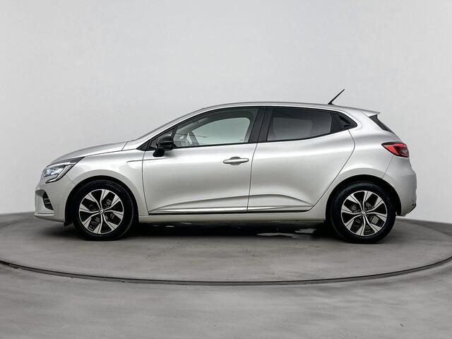 Renault CLIO 1.0 TCe 90Pk Evolution | Navigatie | Apple Carplay/Android Auto | Parkeersensoren Voor & Achter | Achteruitrijcamera | Lichtmetalen Velgen | Elektrisch Inklapbare Spiegels | Airconditioning | Privacy Glass |