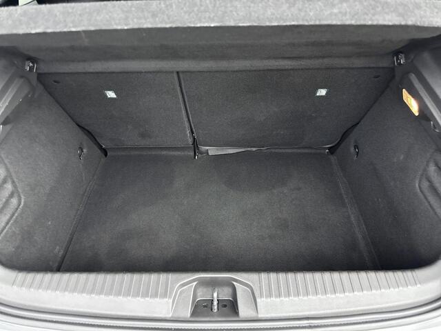 Renault CLIO 1.0 TCe 90Pk GPF techno | Navigatie met 9.3 Inch Scherm | Climate Control | Cruise Control | Parkeersensoren incl. Camera | Apple Carplay/Android Auto | Keyless Entry 7 Start | Lichtmetalen Velgen 16 Inch |