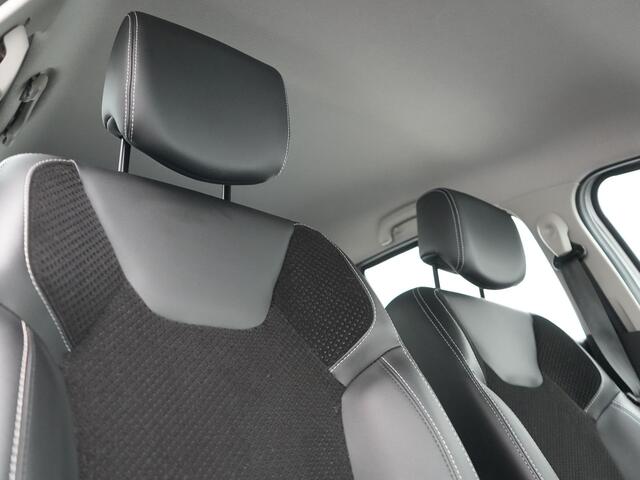 Renault CLIO 1.2 TCe Intens 119pk Automaat | Camera | Keyless | Alcantara Sportstoelen Verwarmd | Cruise Control | LED Koplampen | DAB | Navigatie | Park Assist | 16"L.M