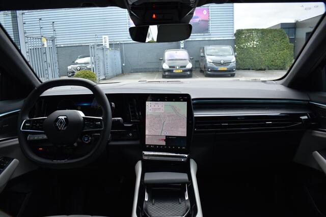 Renault ESPACE E-Tech full hybrid 200 iconic | 7 PERSOONS | FULL OPTION | HARMAN/KARDON | PANORAMADAK | HUD | STUUR/STOELVERWARMING | LED MATRIX | LEDER | 360 CAMERA