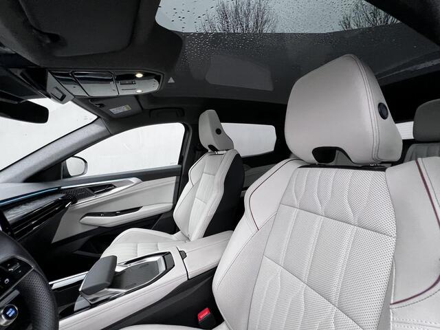 Renault ESPACE E-Tech full hybrid 200 iconic 7p. / Fabrieksgarantie 04-2027 / 7 persoons / 1.500 kg trekgewicht / Panorama dak / Leder / Elektrische stoelen / Massagefunctie / Elektrische klep / Harman Kardon Audio / Navi / Camera 360° / 20" LM wielen All Season banden 