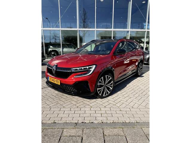 Renault ESPACE E-Tech full hybrid 200 iconic 7p. Full options o.a. headup display, harman kardon soundsystem wit leder, electrische achterklep, 7 persoons, panoramadak, all seasonbanden, 1 e eigenaar , slechts 17000 kn gereden