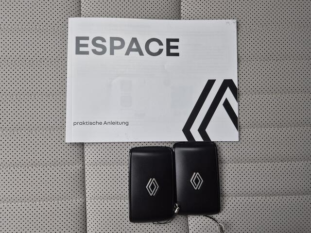 Renault ESPACE E-Tech full hybrid 200 iconic 7p. / Fabrieksgarantie tot 08-2027 / All season banden / Head Up Display / Elektrische achterklep / Stuur- Stoel & Voorruitverwarming / Panoramadak / Rondomzicht camera / Harman/Kardon Audio Systeem / Draadloze telefoon lade