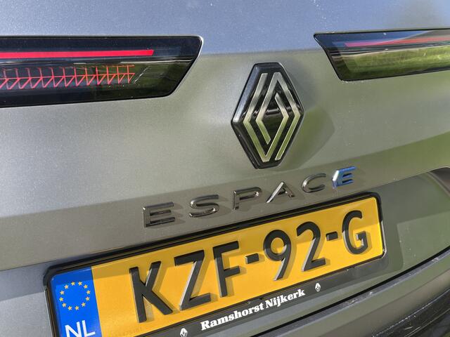 Renault ESPACE E-Tech full hybrid 200 PK iconic esprit Alpine 7-Persoons/ Gris Schiste Satin / 360 Camera / Panorama / 4-Control / Elek.achterklep / Harman/Kardon /