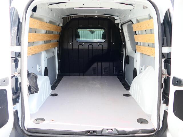 Renault EXPRESS 1.5 dCi 75 Comfort + *Betimmering lat-lat in laadruimte* - Sidebars, sensor achter, navi, trekhaak